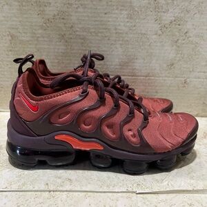 Women’s Nike VaporMax plus in burnt orange -habanero red size 7.5